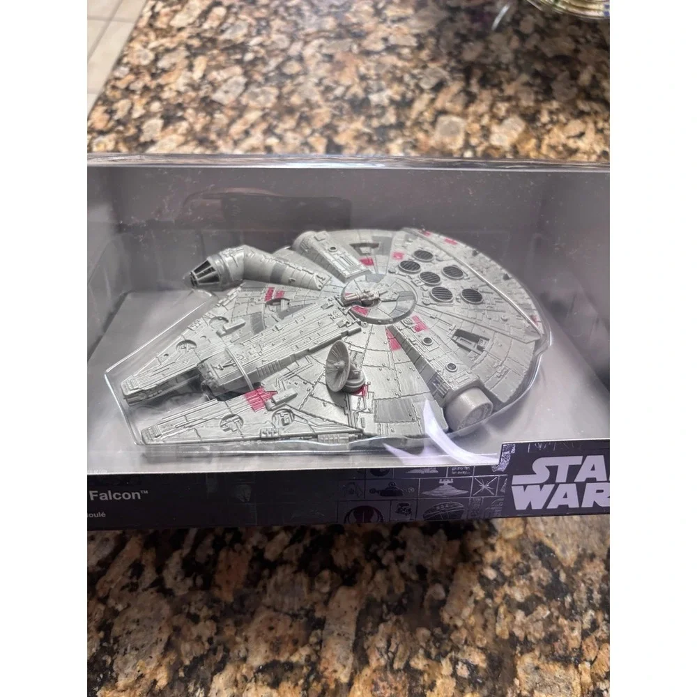 Disney Parks Star Wars Millennium Falcon Die Cast Vehicle Starship Brand New